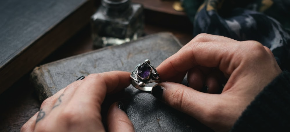 Best Jewellery Gifts for a Friend With a Dark Aesthetic